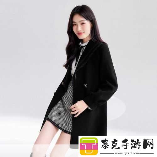 秋水伊人2022黑色毛呢外套-1.-秋水伊人2022黑色毛呢外套：优雅与温暖的完美结合！