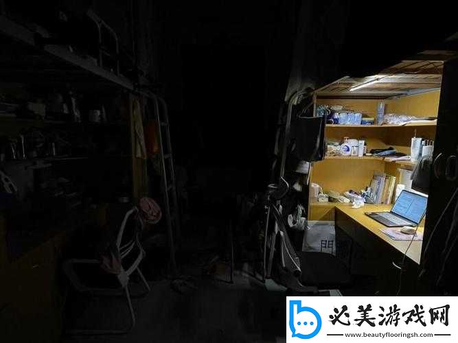 直击熄灯后寝室-PH：大学生活的真实写照！