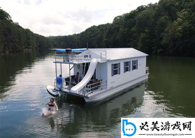 张篵雨水上阁楼：热情如烟花绽放！