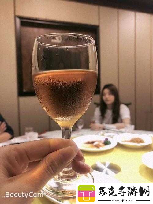 别到红酒了装不下了-1V2：真的很满了！