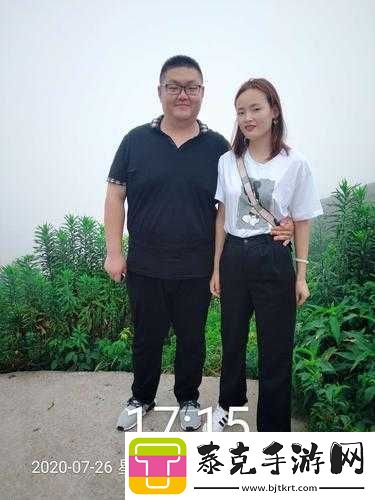 和朋友夫妻一起出去旅游住在一起：会怎样！